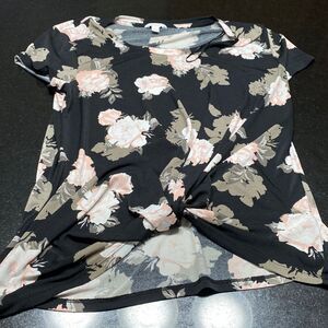 Candies size large blouse knotted in the front on the bottom 95% poly 5%…